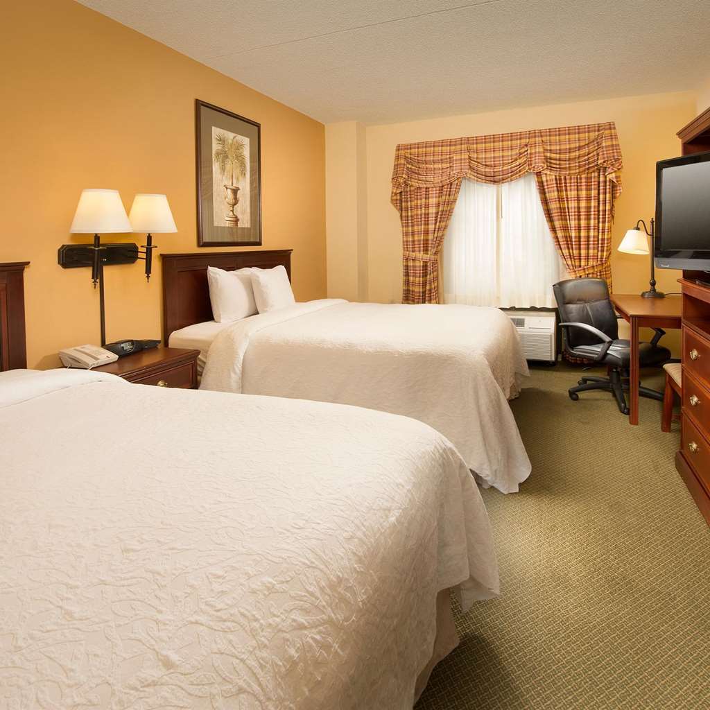 Hampton & Hotel